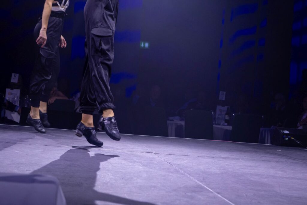 Dancing At The Stage Ccd - E17