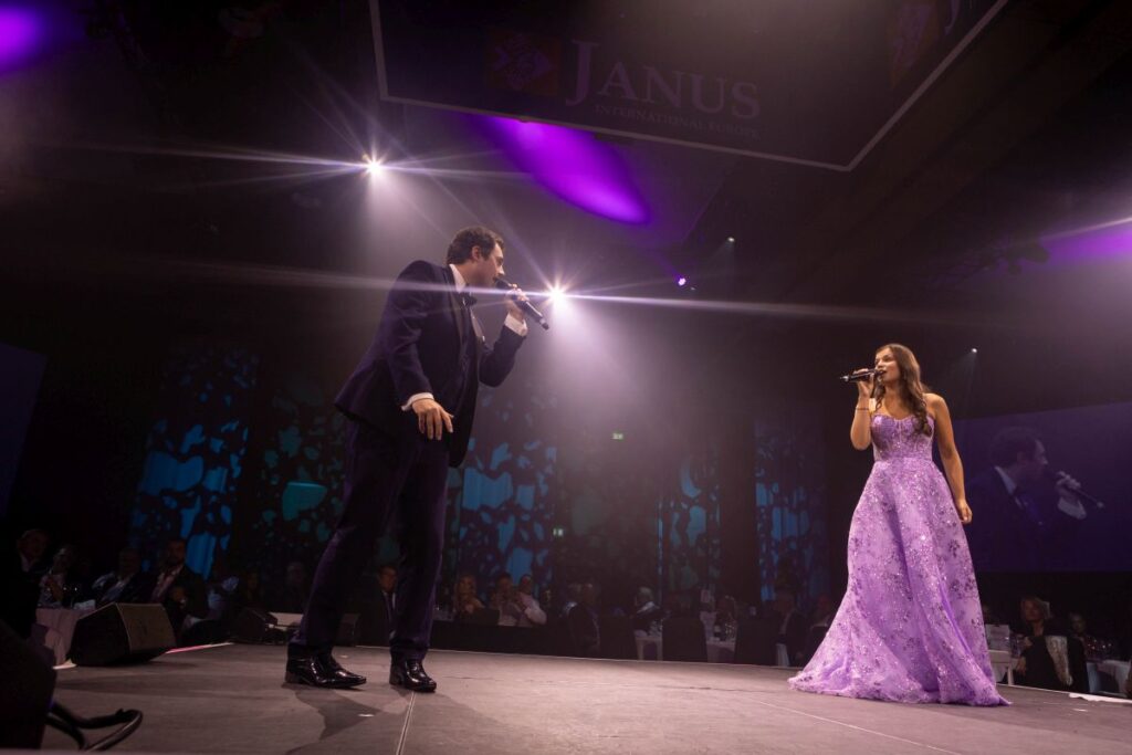 Singer Singing Female And Partner, At The Gala Awards In Dublin Best Signers Suprise Corporate Gala Awards For Business Startups And Interneational Companies - E17