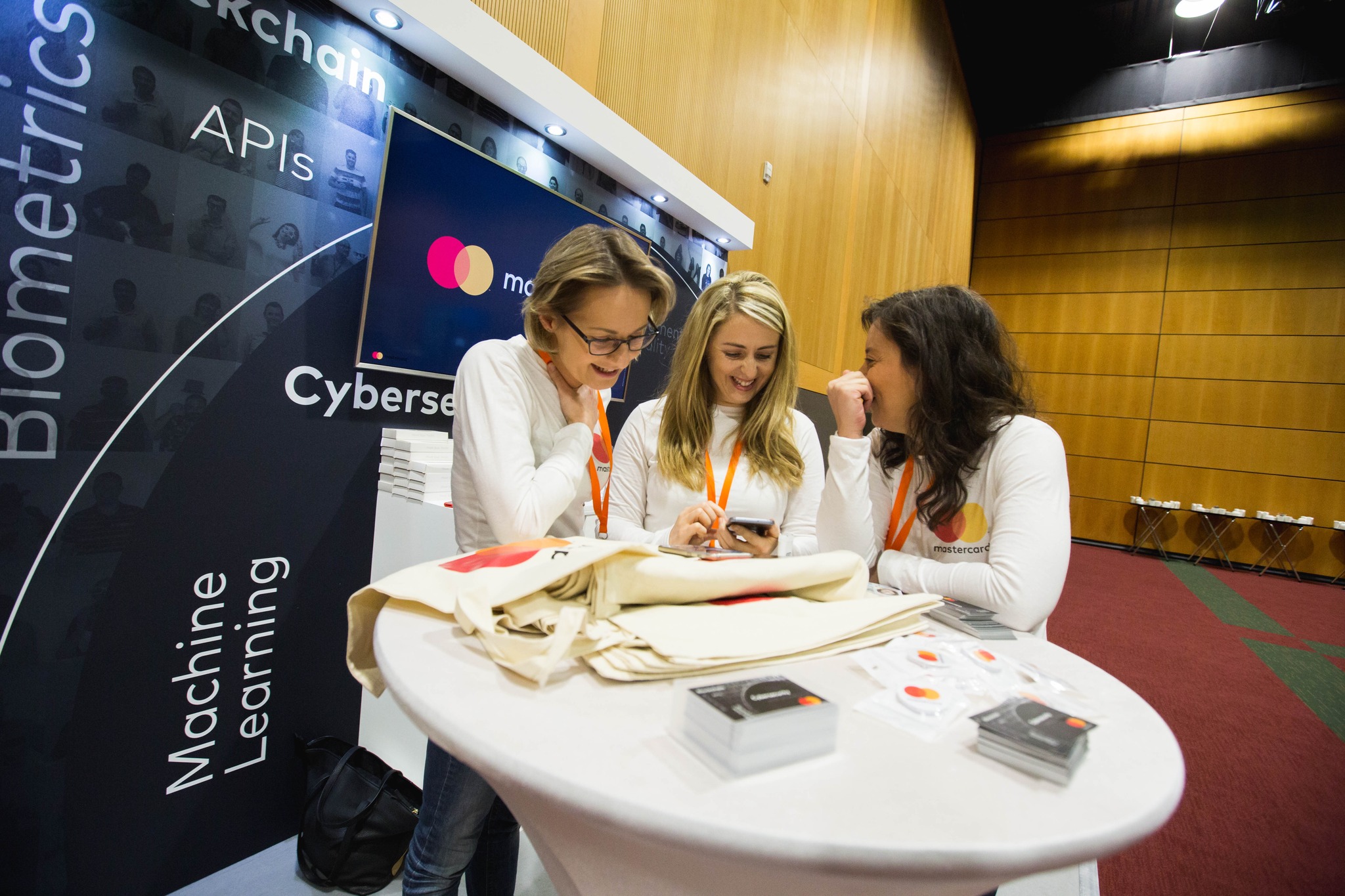 Natural And Authentic Documentation Of Business Interactions. - E17